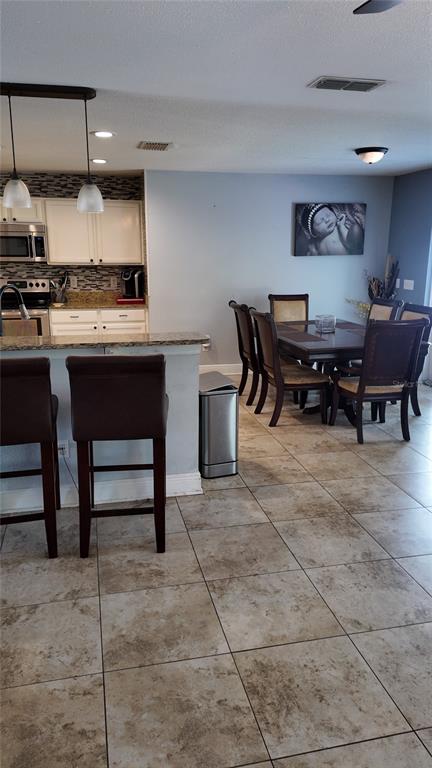 Bar and Breakfast Nook