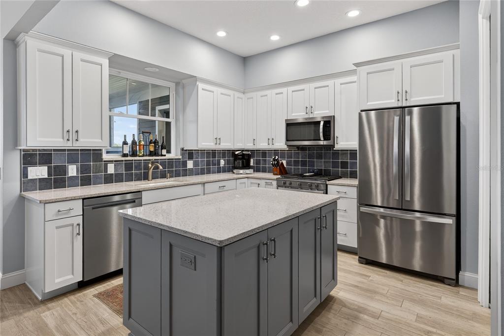 Property for sale at 260 S CENTRAL AVENUE, UMATILLA, FL, 32784