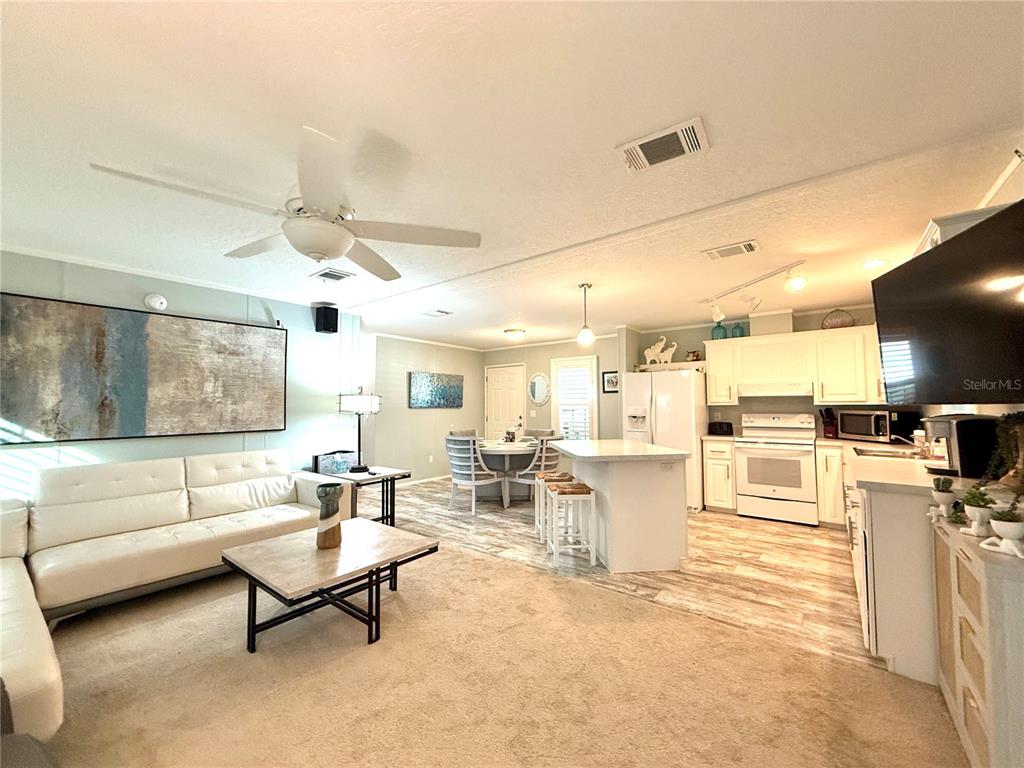 Property for sale at 124 E SAINT ANNES CIRCLE, APOLLO BEACH, FL, 33572