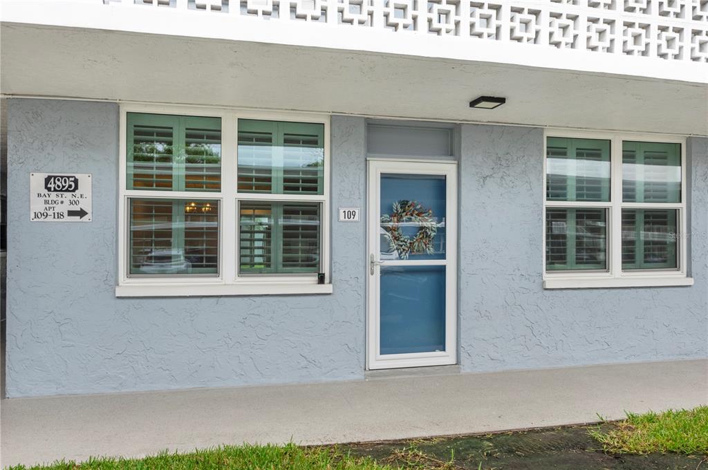 FRONT OF CORNER UNIT