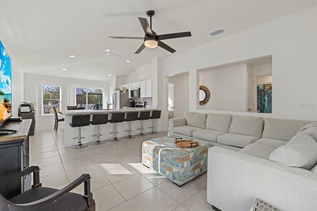 Kitchen/family room combo