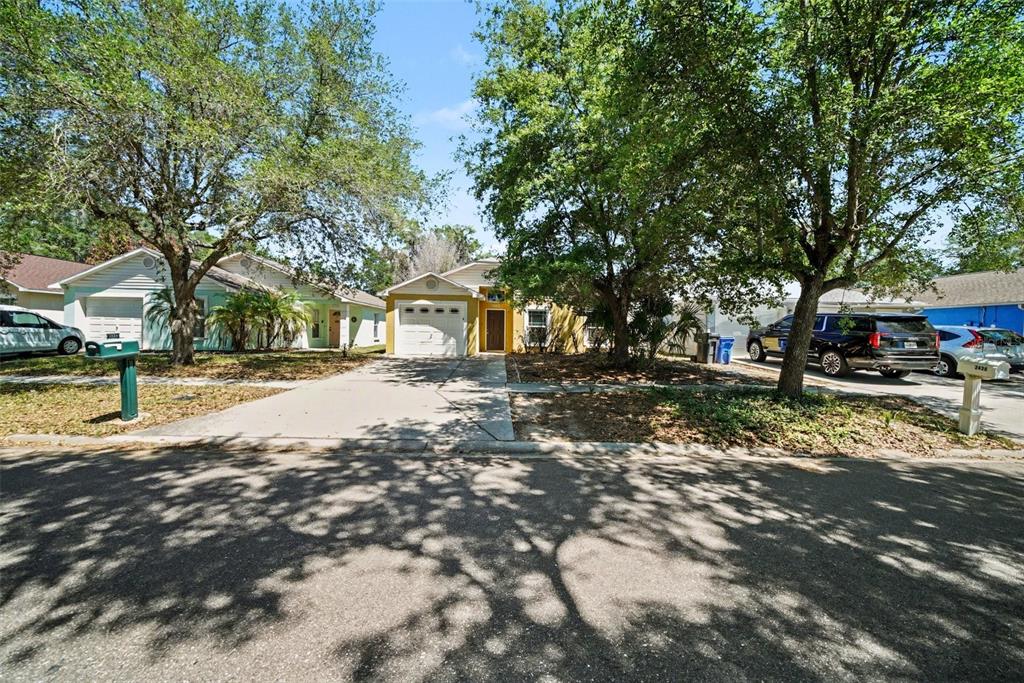 Property for sale at 2424 CAMDEN OAKS PLACE, VALRICO, FL, 33594