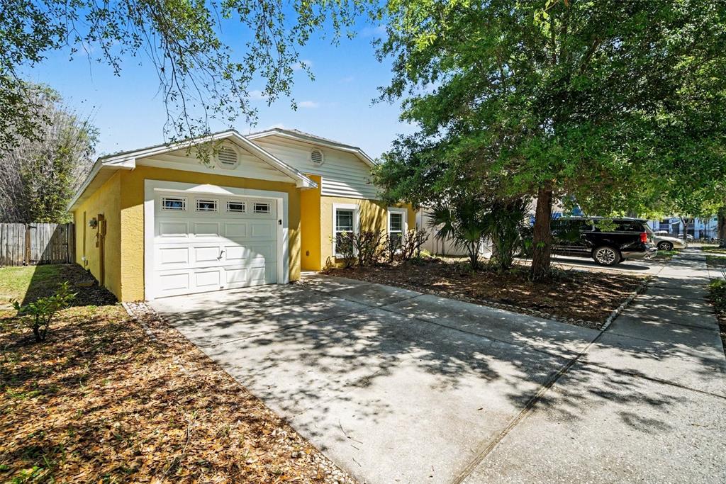 Property for sale at 2424 CAMDEN OAKS PLACE, VALRICO, FL, 33594