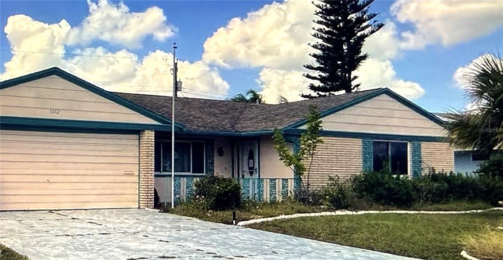 Property for sale at 1202 DESERT HILLS DRIVE, SUN CITY CENTER, FL, 33573