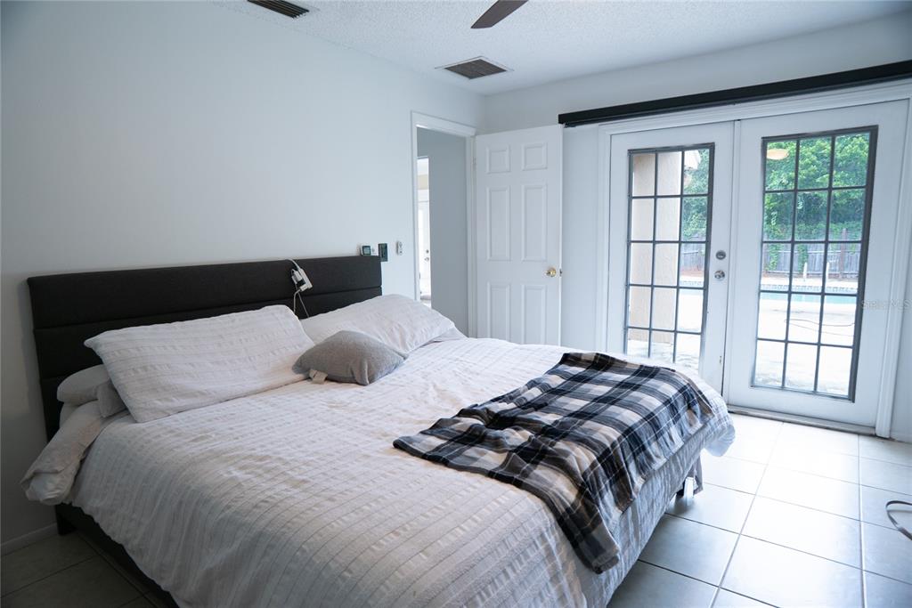 Primary bedroom suite at 304 Shadow Oak Drive, a four-bedroom pool home for sale in Casselberry, Florida