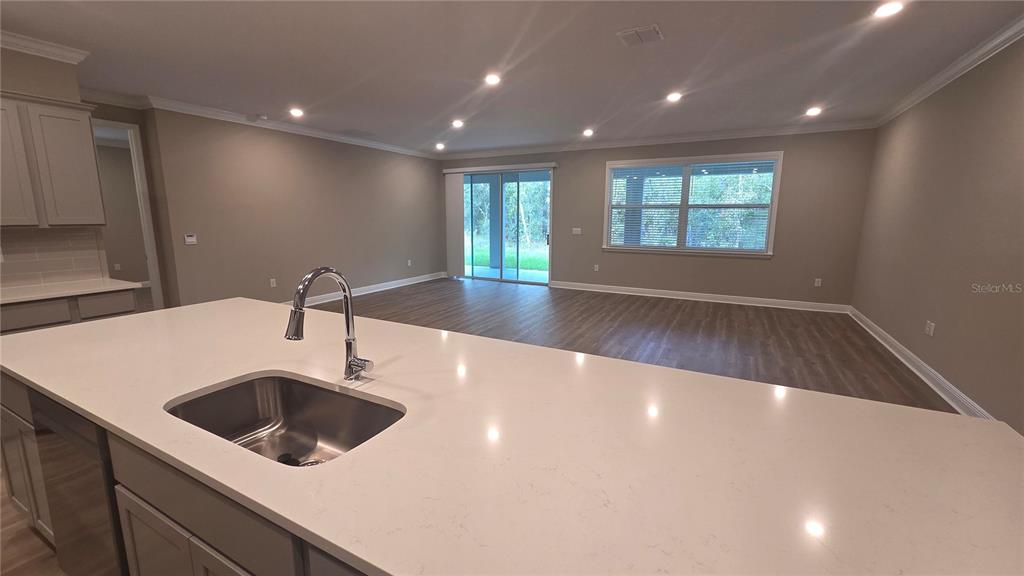 Large Island with Quartz Countertops