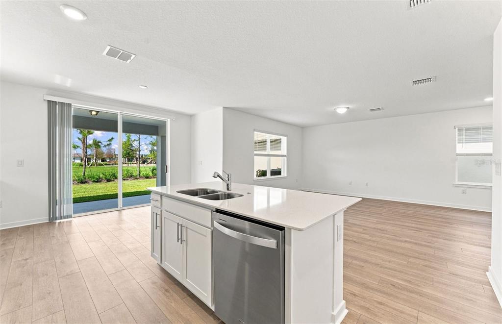 Center Island w/Storage