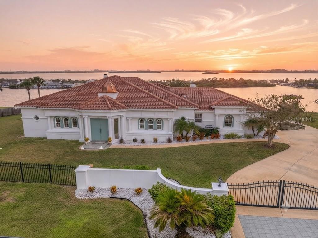 660 Lambert Ave: Over 200 FT. on The ICW: ENJOY THE SUNRISE