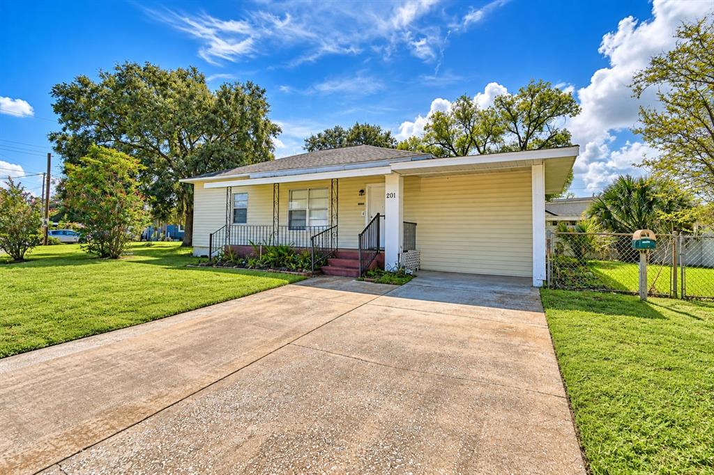 Property for sale at 201 LAKE DALE DRIVE, AUBURNDALE, FL, 33823