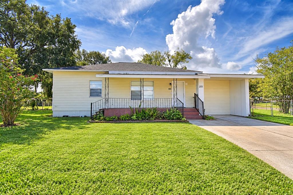 Property for sale at 201 LAKE DALE DRIVE, AUBURNDALE, FL, 33823