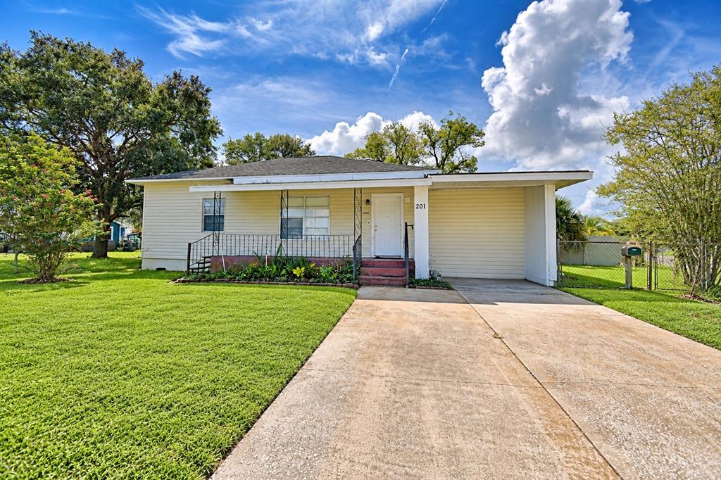 Property for sale at 201 LAKE DALE DRIVE, AUBURNDALE, FL, 33823