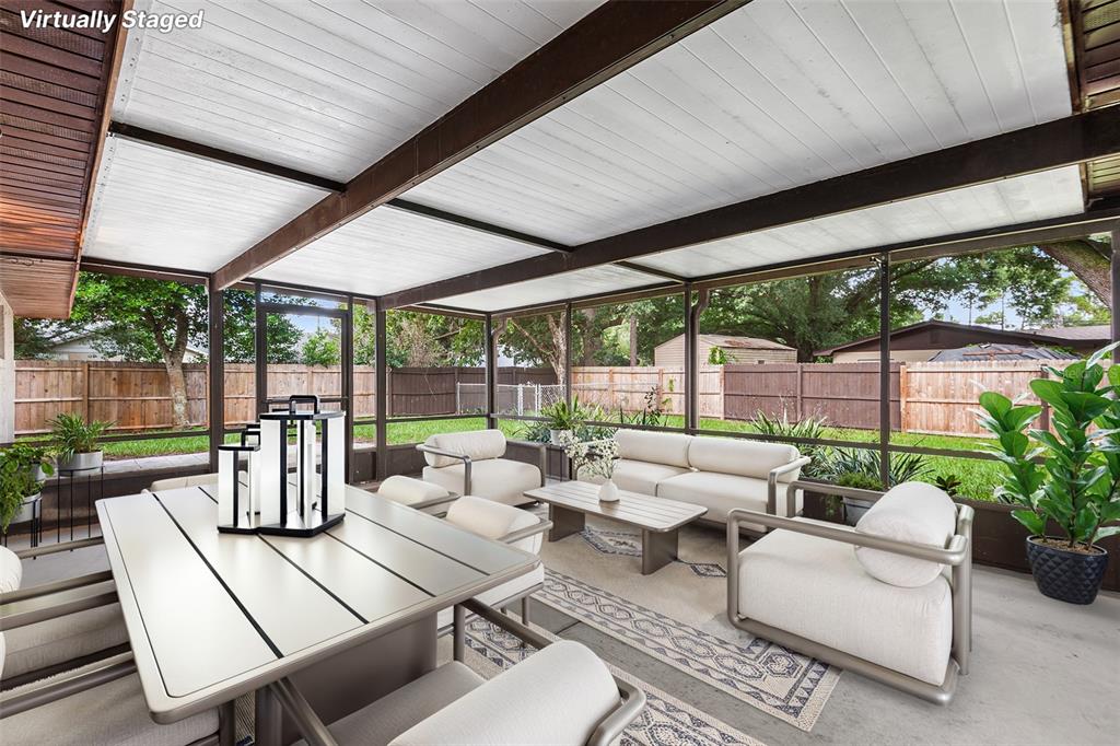 Staged Covered & screened Lanai