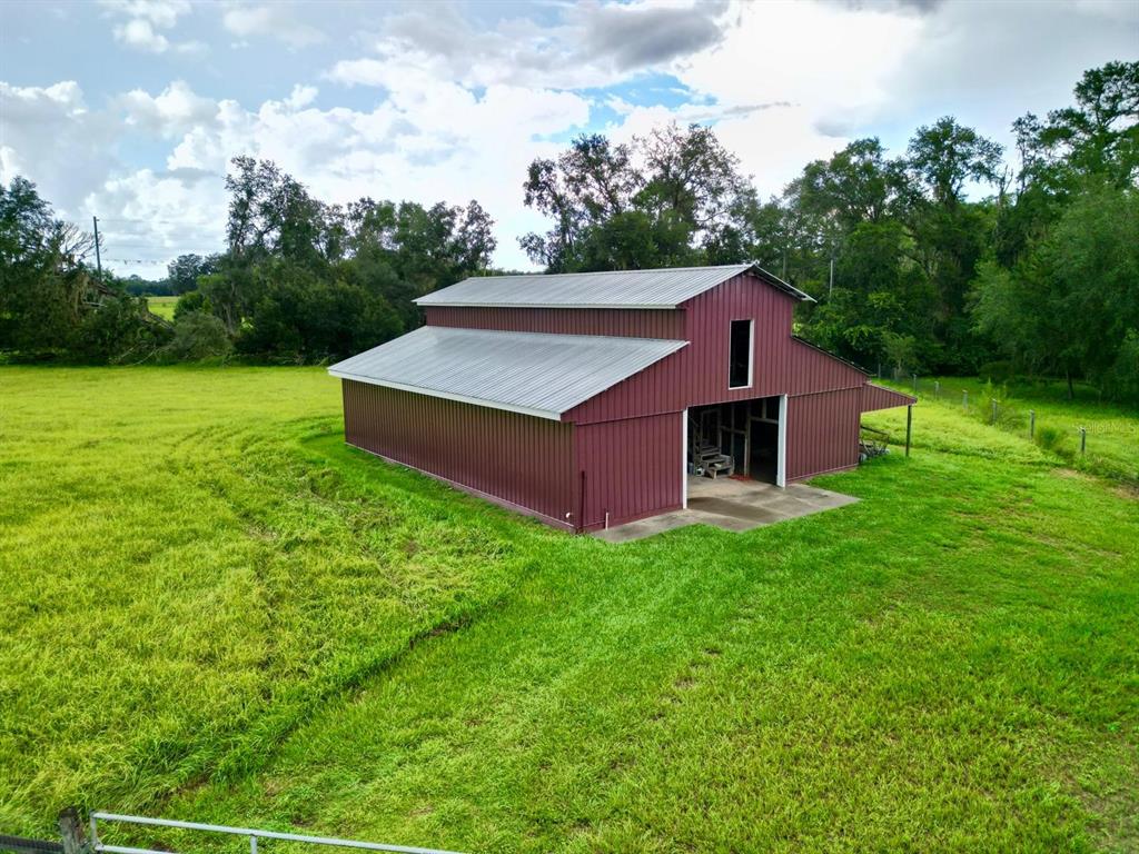 GREAT BARN FOR YOU LIVESTOCK OR HOBBIES