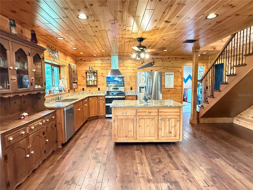 LARGE OPEN KITCHEN with movable Island