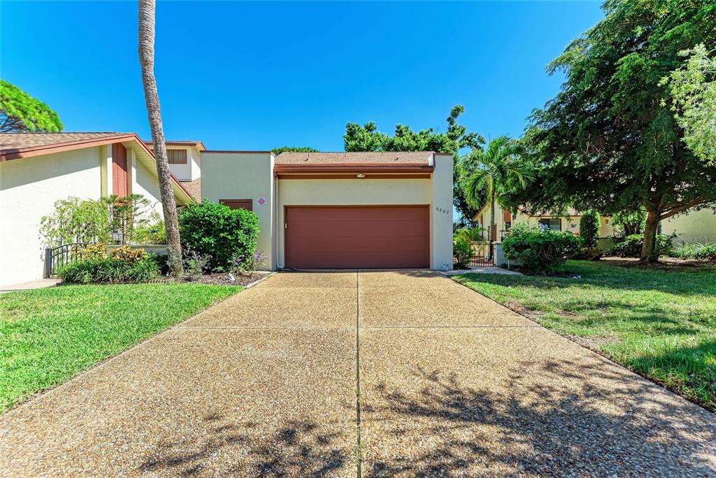 Property for sale at 6207 COURTSIDE DRIVE UNIT 23, BRADENTON, FL, 34210