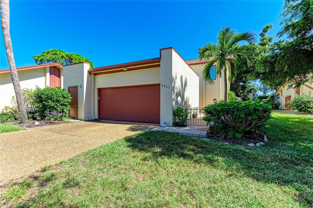 Property for sale at 6207 COURTSIDE DRIVE UNIT 23, BRADENTON, FL, 34210