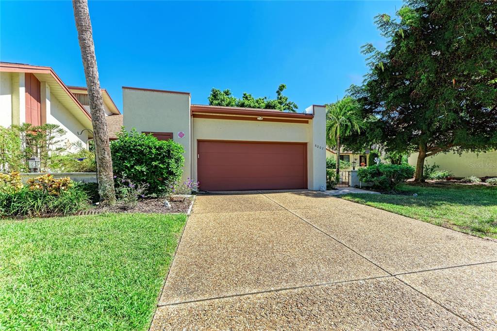 Property for sale at 6207 COURTSIDE DRIVE UNIT 23, BRADENTON, FL, 34210