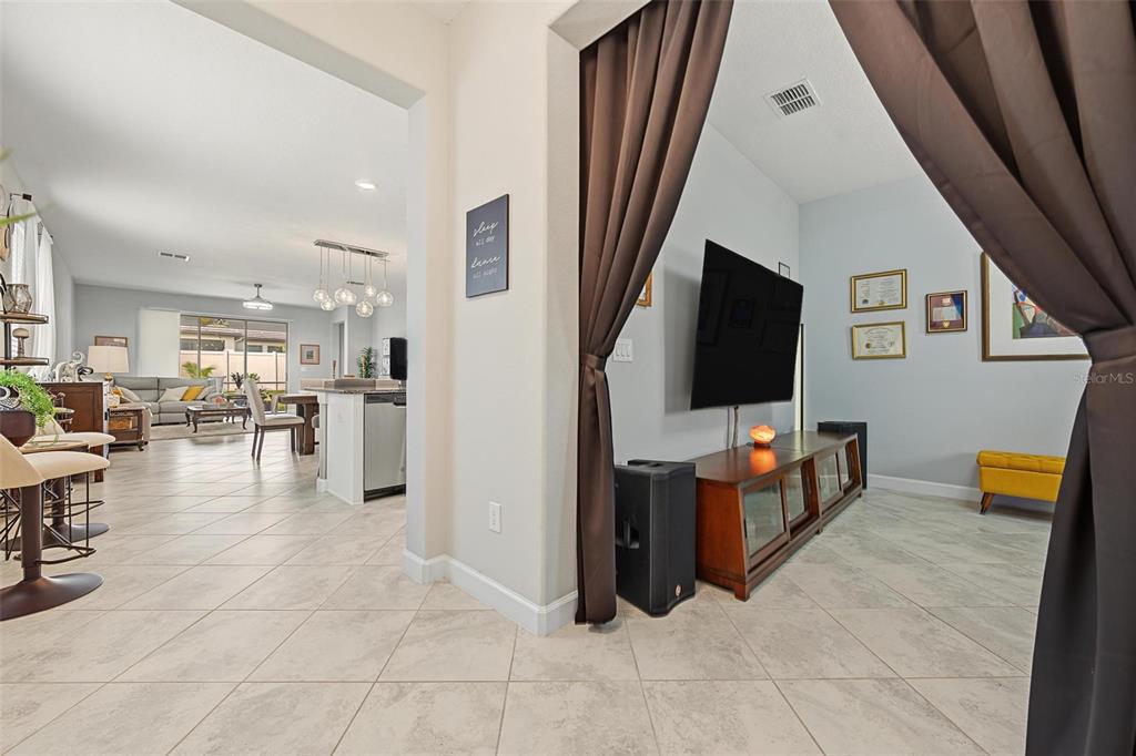Spacious entryway