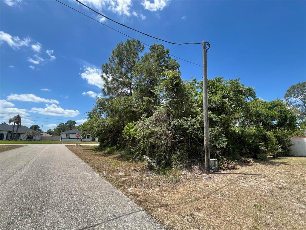 Property for sale at 901 REPLICA AVENUE, SEBRING, FL, 33872