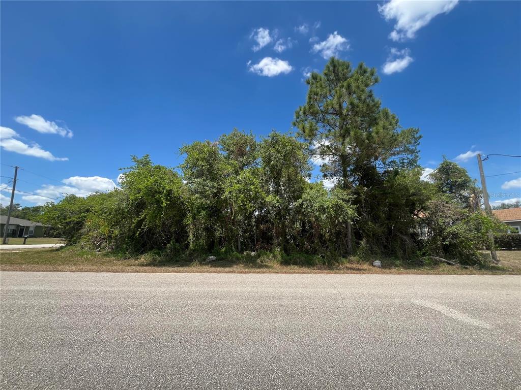 Property for sale at 901 REPLICA AVENUE, SEBRING, FL, 33872