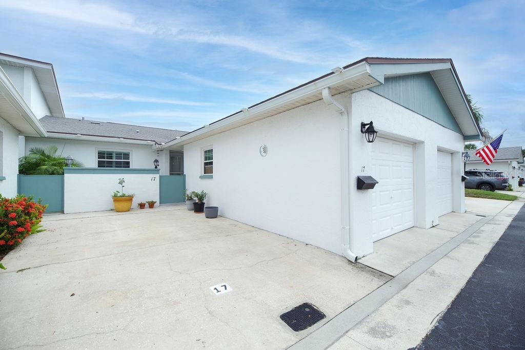 Front Exposure/Parking Space