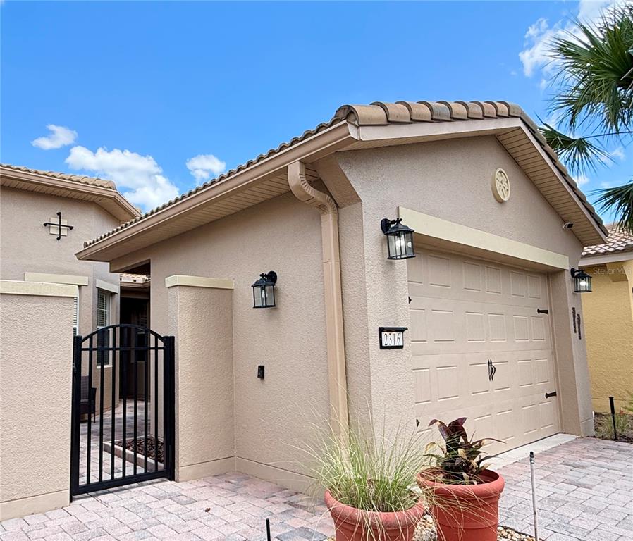 Courtyard Villa with over 1500 SF