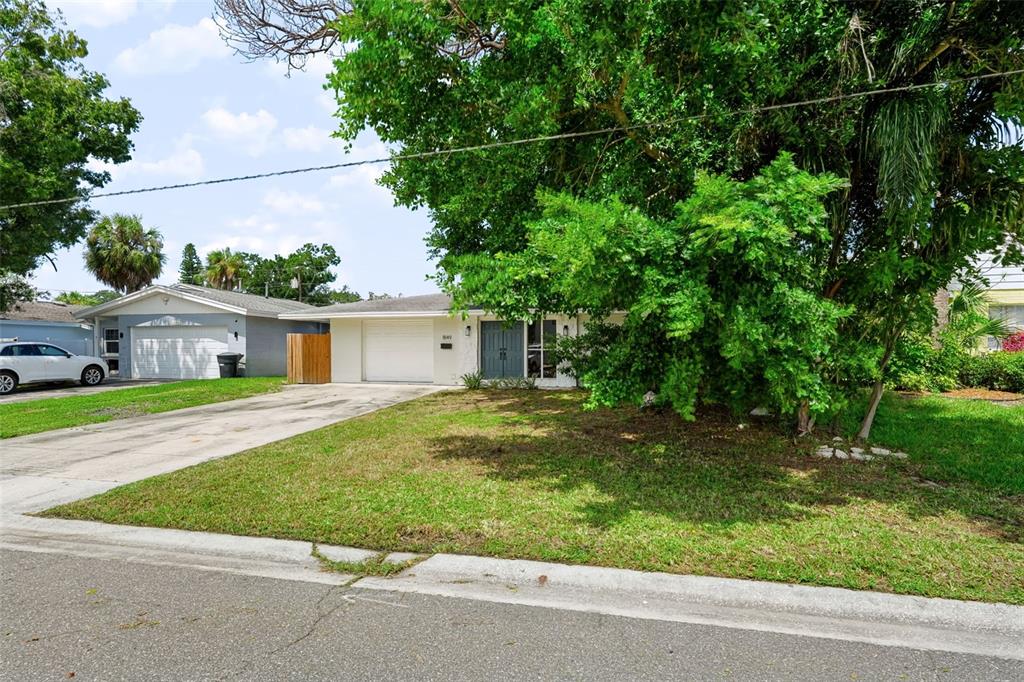 Property for sale at 1849 NEW HAMPSHIRE AVENUE NE, ST PETERSBURG, FL, 33703