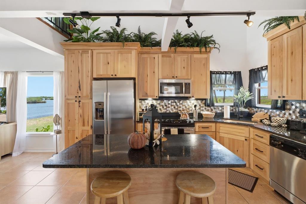 Kitchen – Center Island & Stainless Appliances