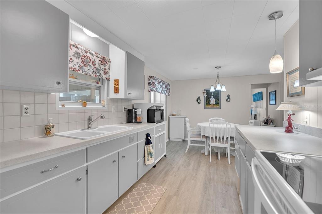 Property for sale at 5619 BAYSHORE ROAD UNIT 319, PALMETTO, FL, 34221