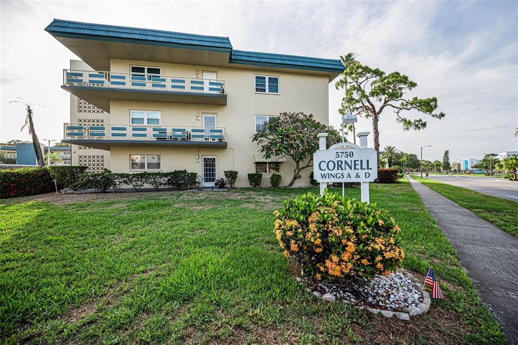 Property for sale at 5750 80TH STREET N UNIT D101, ST PETERSBURG, FL, 33709