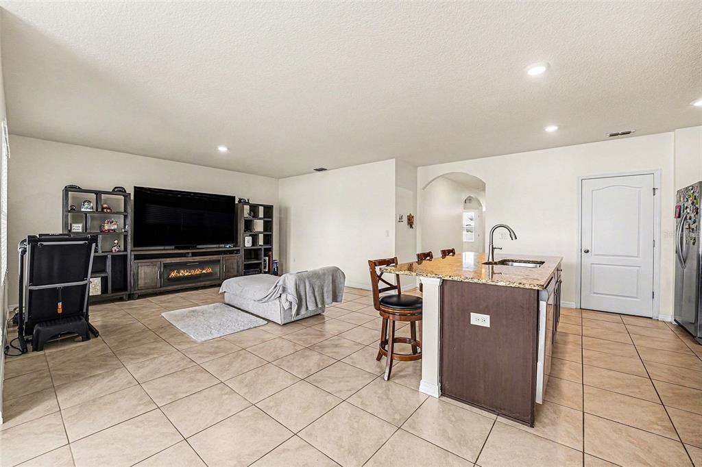Property for sale at 3180 COUNTRY CLUB CIRCLE, WINTER HAVEN, FL, 33881