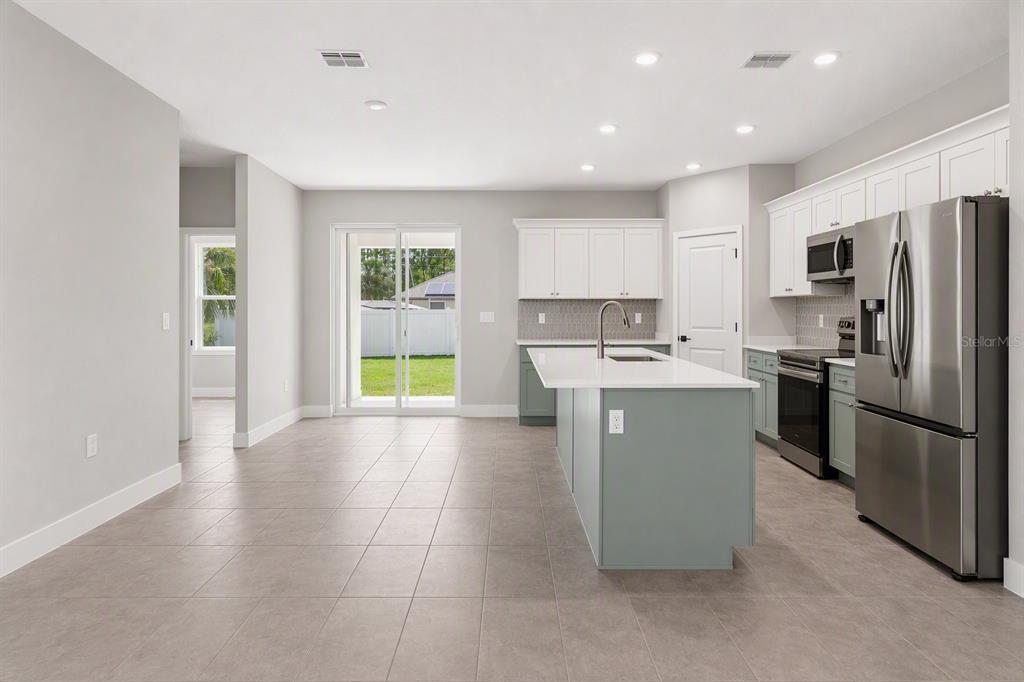 KITCHEN, COLORS AND FINSIHES MAY VARY