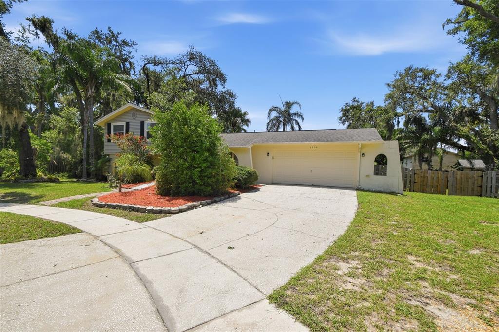 Property for sale at 1200 LAKE VALRICO LANE, VALRICO, FL, 33594