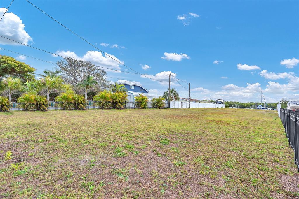 Property for sale at 3304 W SHELL POINT ROAD, RUSKIN, FL, 33570
