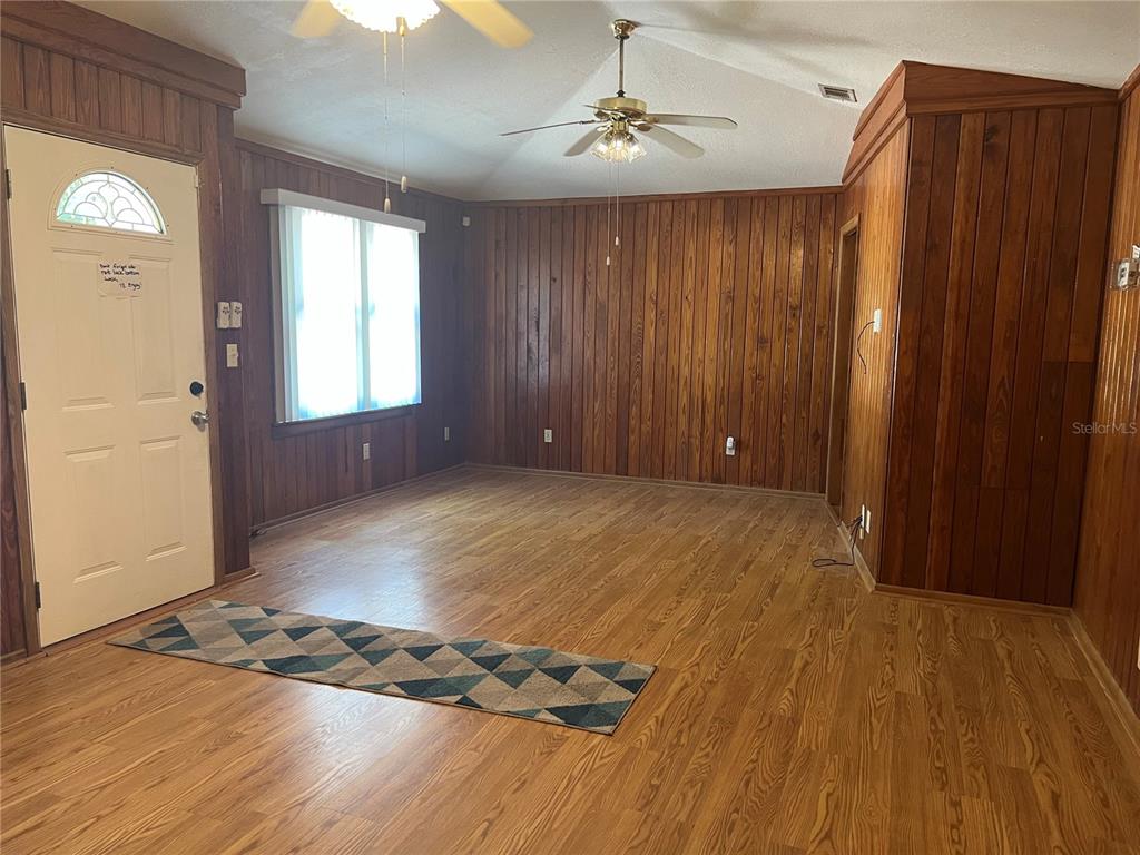Living room/dining combo