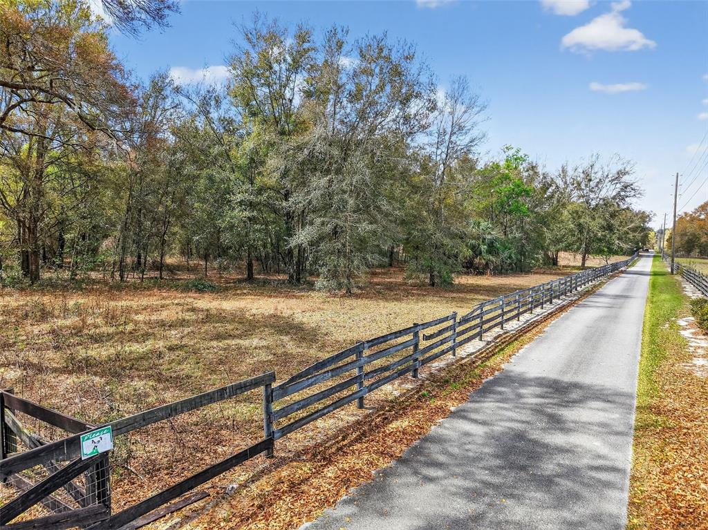 Property for sale at 3800 DOUBLE D CIRCLE R, LADY LAKE, FL, 32159