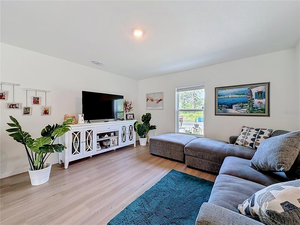 the 20 ft living room