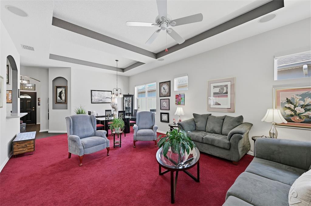 GREATROOM LIVING DINING WITH TREY CEILING.