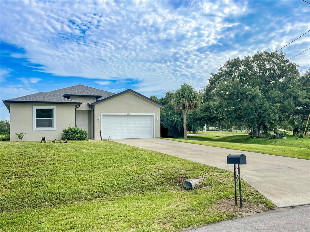 Property for sale at 2013 ODESSA CIRCLE, LABELLE, FL, 33935
