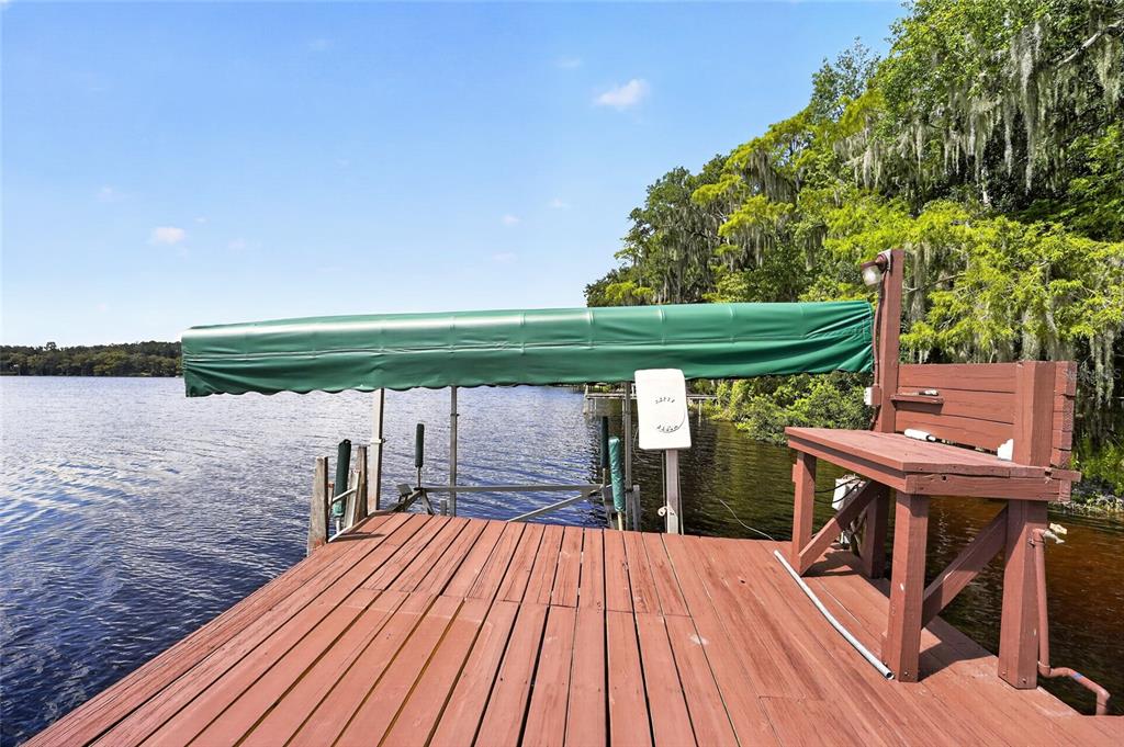 Electrical boat lift