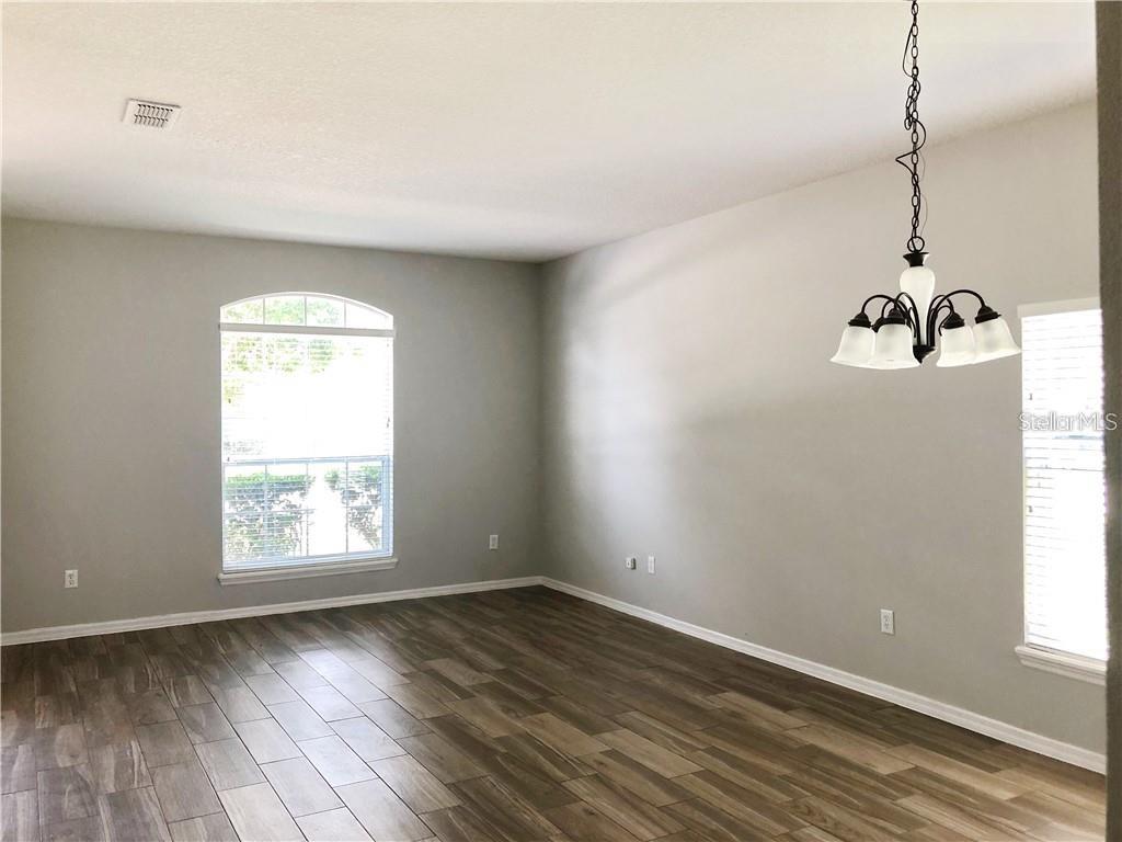 Living room separation from living room and the kitchen for privacy