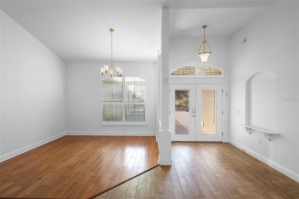 ENTRY WAY/DINING ROOM