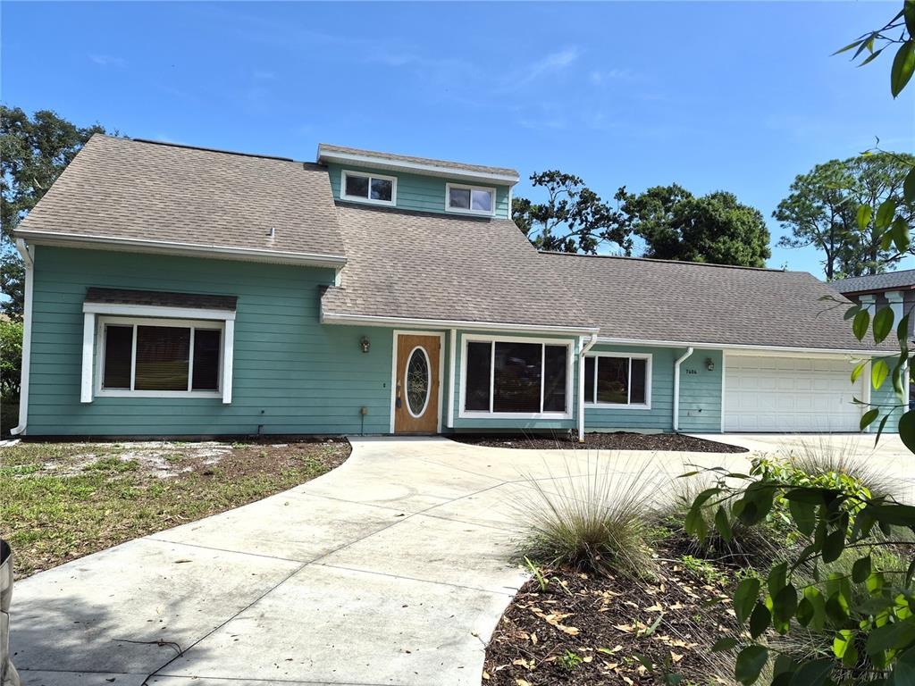 House with circular Driveway