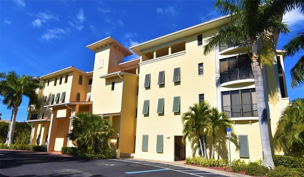 Top Floor Sailboat Condominium with Dock
