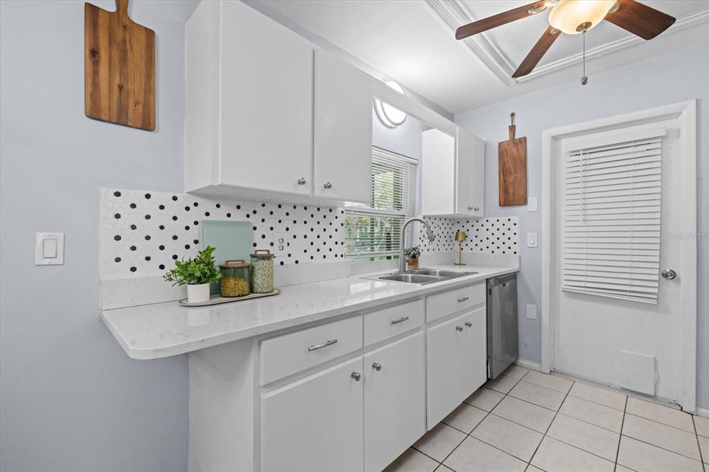 Modern style Kitchen with private garage door access