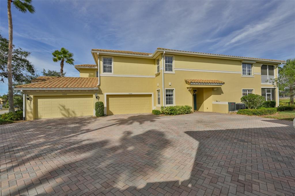 Property for sale at 1324 EMERALD DUNES DRIVE, SUN CITY CENTER, FL, 33573