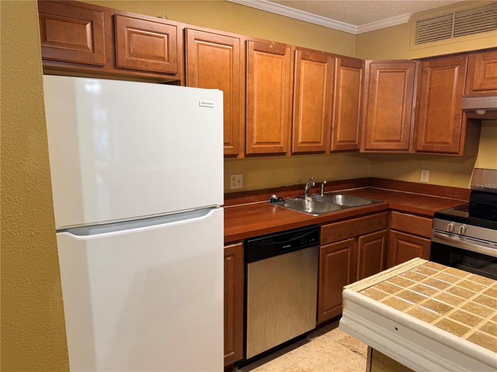 Property for sale at 345 FORESTWAY CIRCLE UNIT 107, ALTAMONTE SPRINGS, FL, 32701