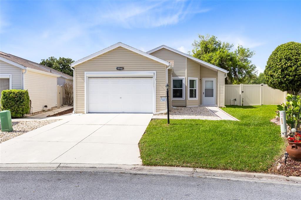 Property for sale at 4960 HERON RUN CIRCLE, LEESBURG, FL, 34748