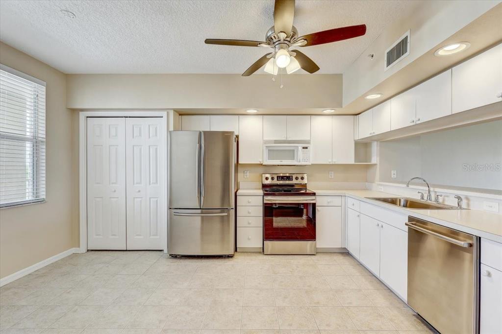 Property for sale at 1200 COUNTRY CLUB DRIVE UNIT 3405, LARGO, FL, 33771
