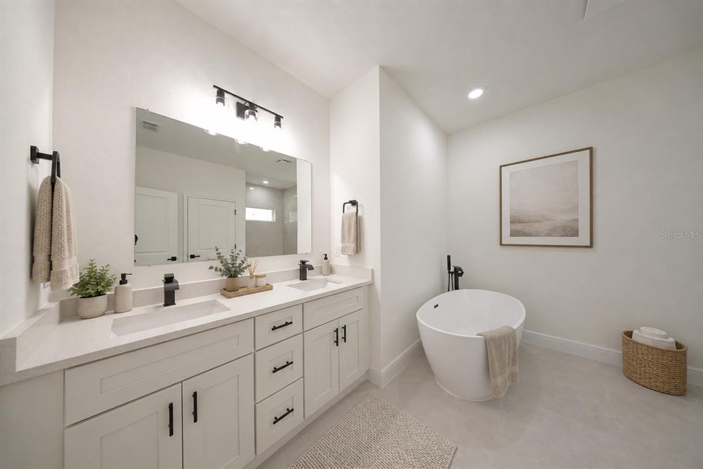 Primary bathroom - virtual staging
